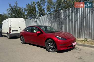 Седан Tesla Model 3 2021 в 