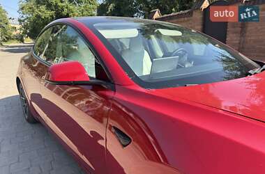 Седан Tesla Model 3 2021 в 