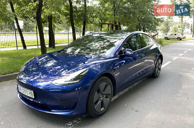 Седан Tesla Model 3 2021 в 