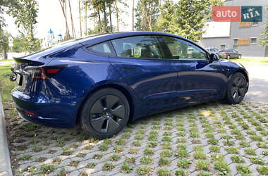 Седан Tesla Model 3 2021 в 
