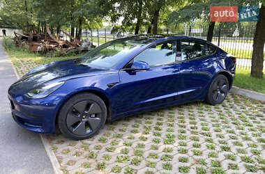 Седан Tesla Model 3 2021 в 