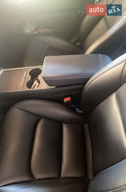 Седан Tesla Model 3 2021 в 