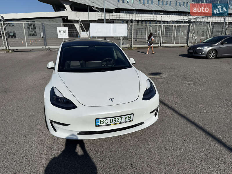 Седан Tesla Model 3 2021 в Львові