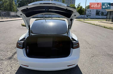Седан Tesla Model 3 2021 в 