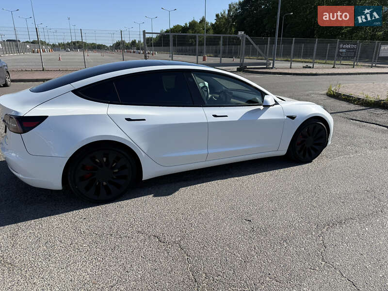 Седан Tesla Model 3 2021 в Львові