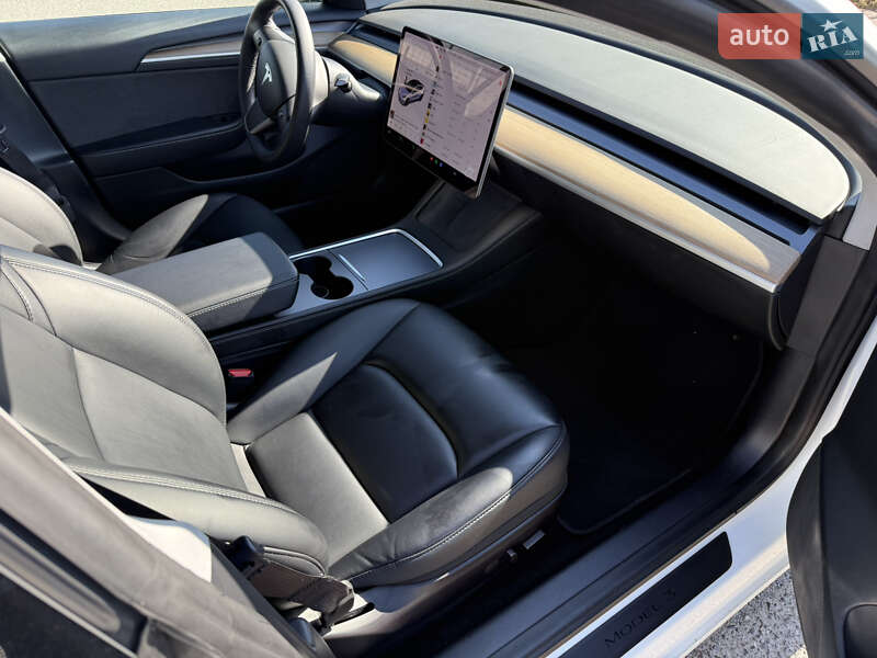 Седан Tesla Model 3 2021 в Львові