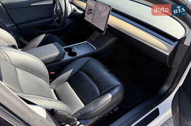 Седан Tesla Model 3 2021 в 