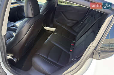 Седан Tesla Model 3 2021 в 