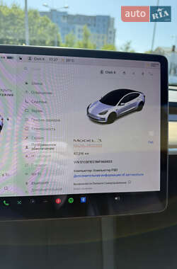 Седан Tesla Model 3 2021 в 