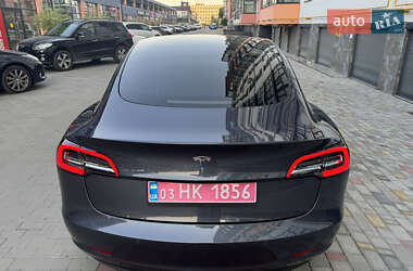 Седан Tesla Model 3 2021 в 