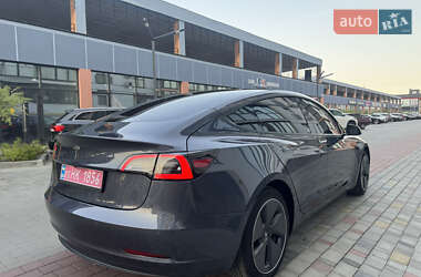 Седан Tesla Model 3 2021 в 