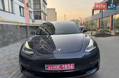 Седан Tesla Model 3 2021 в 