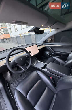 Седан Tesla Model 3 2021 в 