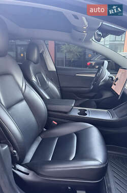 Седан Tesla Model 3 2021 в 