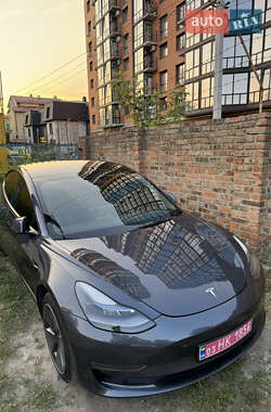 Седан Tesla Model 3 2021 в 