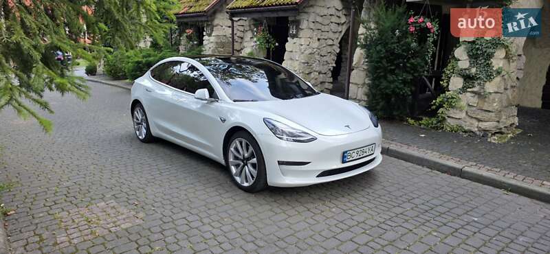 Седан Tesla Model 3 2020 в  фото Седан Tesla Model 3 2020 в