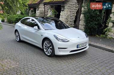 Седан Tesla Model 3 2020 в 