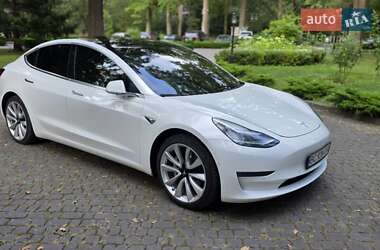 Седан Tesla Model 3 2020 в 