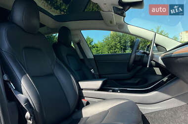 Седан Tesla Model 3 2020 в 