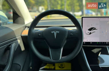 Седан Tesla Model 3 2020 в 
