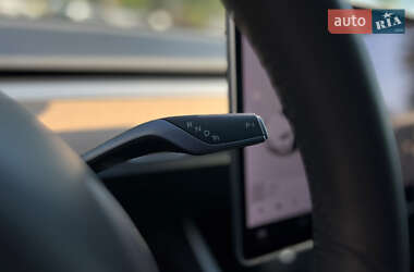 Седан Tesla Model 3 2020 в 