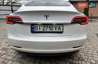 Седан Tesla Model 3 2023 в 