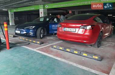Седан Tesla Model 3 2021 в 