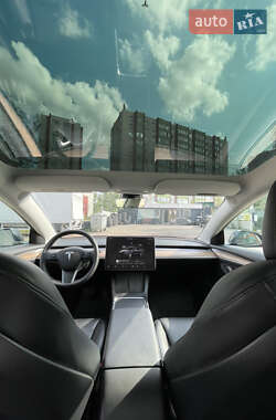 Седан Tesla Model 3 2023 в 