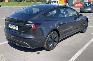 Седан Tesla Model 3 2024 в 