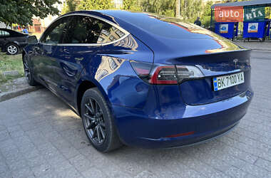 Седан Tesla Model 3 2019 в 