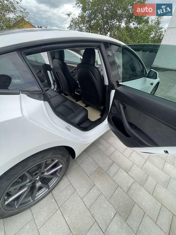 Седан Tesla Model 3 2021 в Рівному