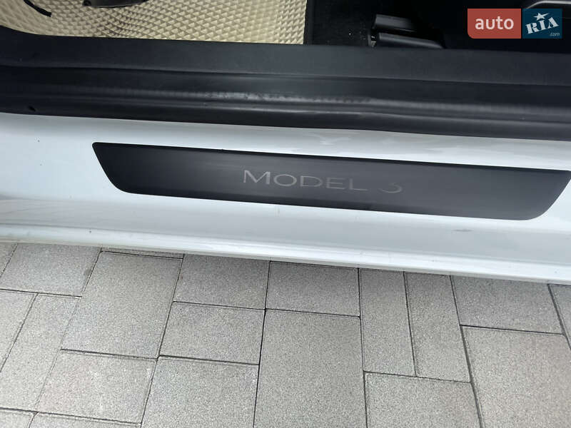 Седан Tesla Model 3 2021 в Рівному