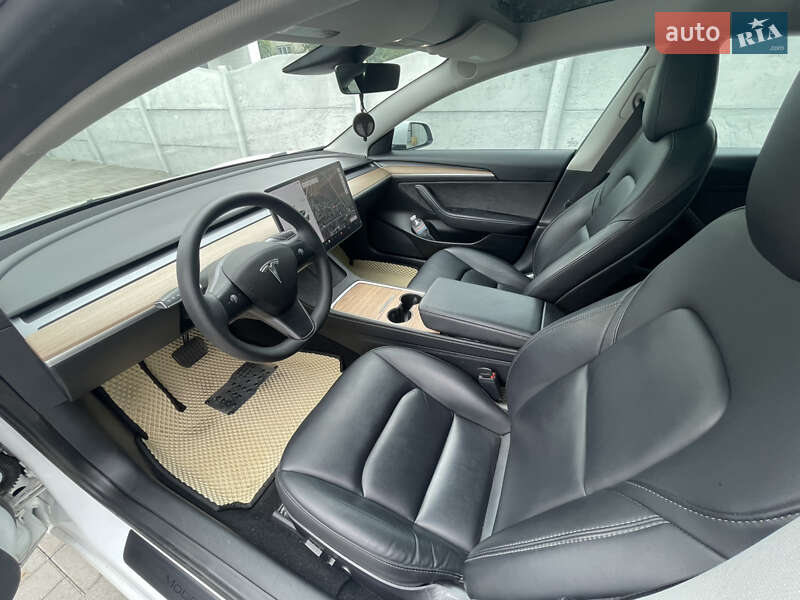 Седан Tesla Model 3 2021 в Рівному