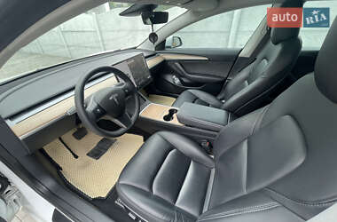 Седан Tesla Model 3 2021 в 