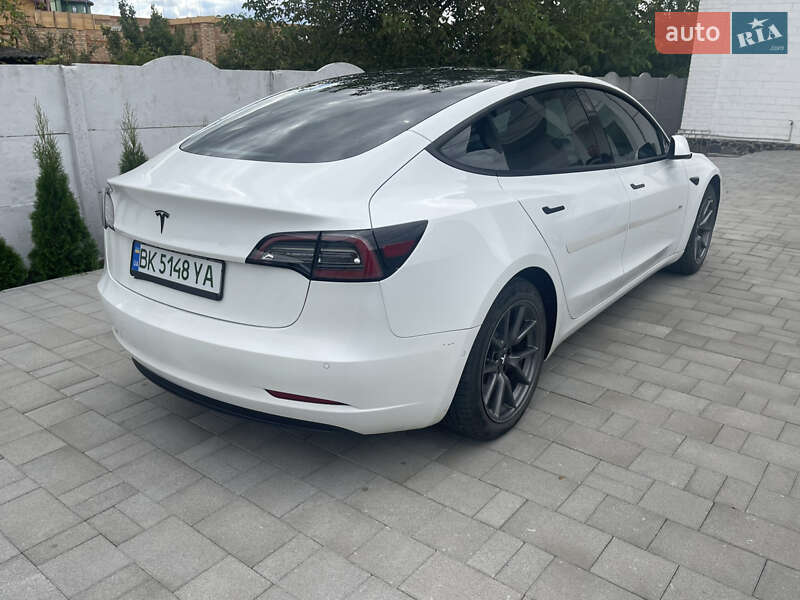 Седан Tesla Model 3 2021 в Рівному