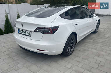 Седан Tesla Model 3 2021 в 