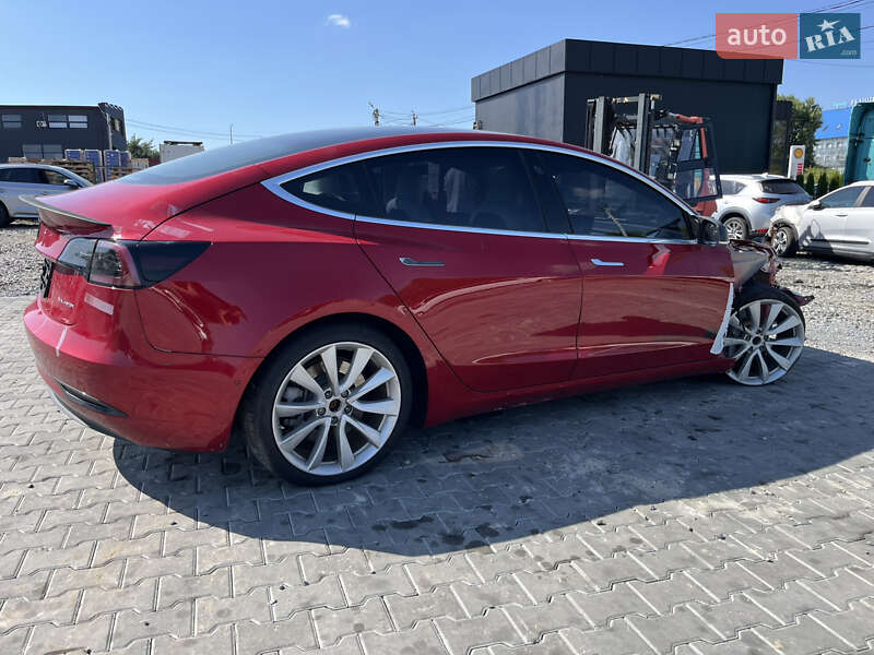 Седан Tesla Model 3 2020 в Львове