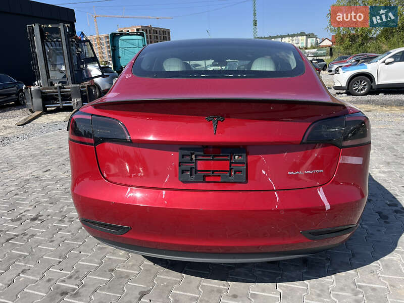 Седан Tesla Model 3 2020 в Львове