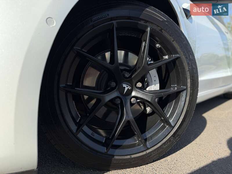 Седан Tesla Model 3 2021 в Каменском