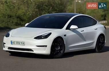 Седан Tesla Model 3 2021 в Кам'янському