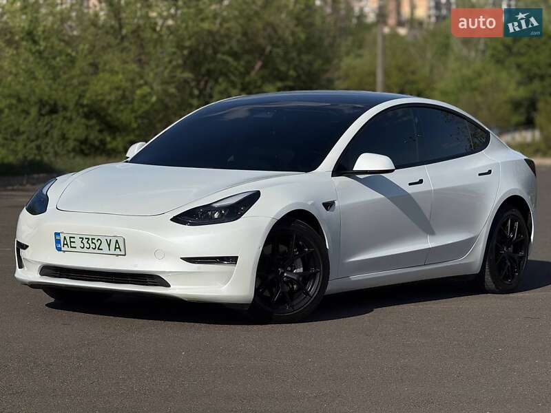Седан Tesla Model 3 2021 в 