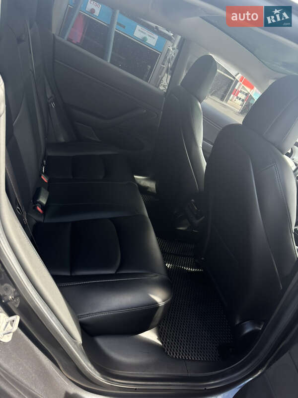 Седан Tesla Model 3 2019 в Киеве