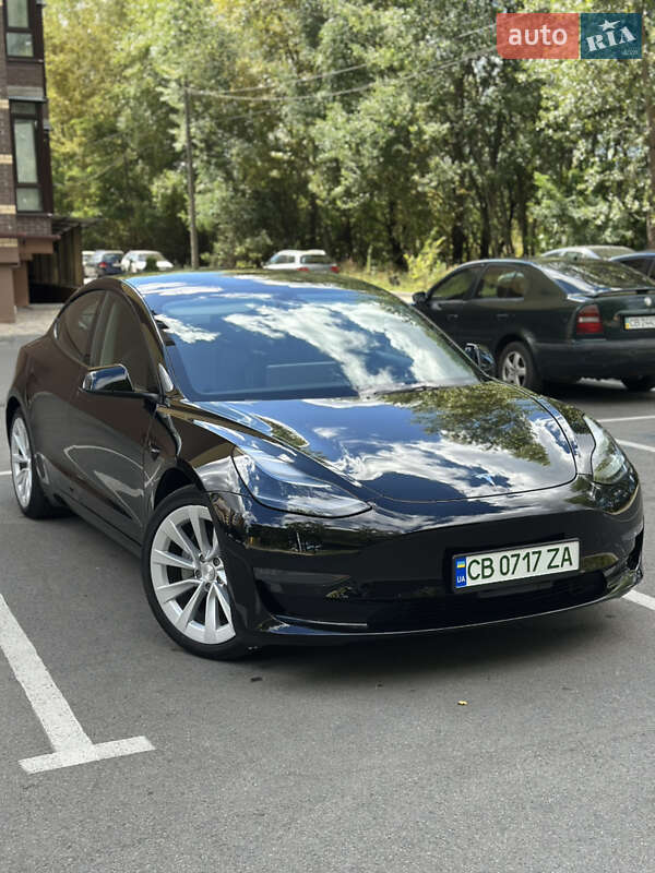 Седан Tesla Model 3 2022 в 