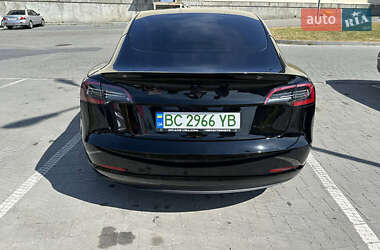 Седан Tesla Model 3 2022 в 
