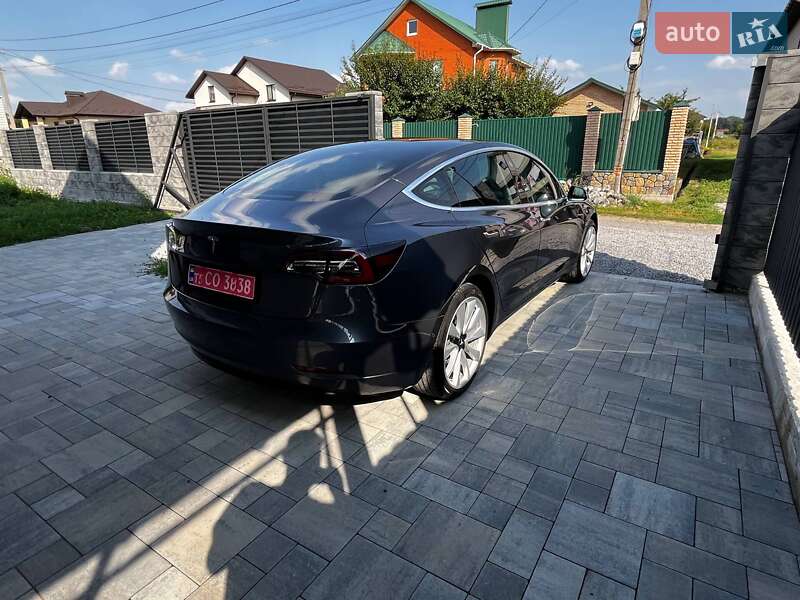 Седан Tesla Model 3 2019 в Виннице