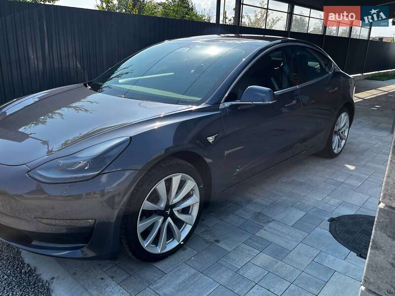 Седан Tesla Model 3 2019 в Виннице