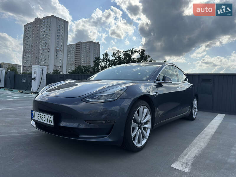 Седан Tesla Model 3 2018 в Петропавлівській Борщагівці