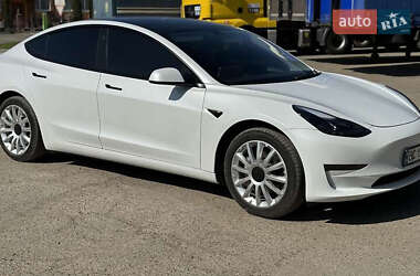 Седан Tesla Model 3 2021 в 