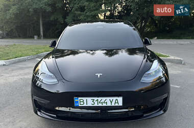 Седан Tesla Model 3 2022 в 