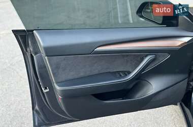 Седан Tesla Model 3 2022 в 